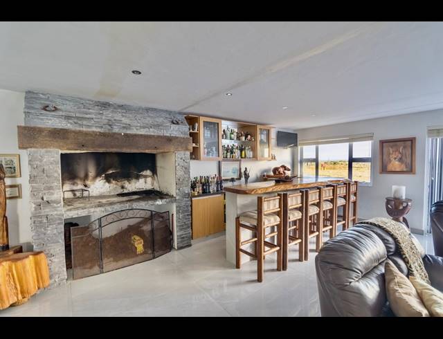 4 BEDROOM HOUSE FOR SALE IN GROTTO BAY